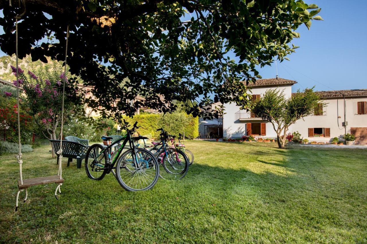 Borgo Santa Lucia Apartment With Private Parking & Garden Губбіо Екстер'єр фото